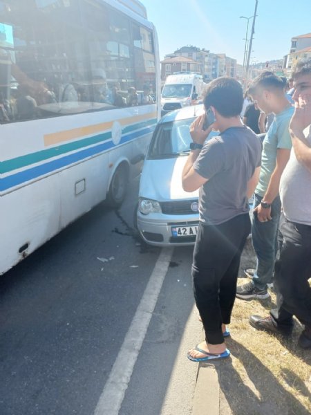 HALK OTOBÜSÜ VE OTOMOBİL ÇARPIŞTI - 1