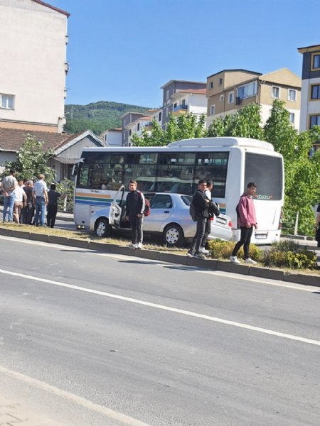 HALK OTOBÜSÜ VE OTOMOBİL ÇARPIŞTI - 3