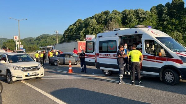 İKİ AYRI KAZADA 12´Sİ ÇOCUK 19 KİŞİ YARALANDI - 1