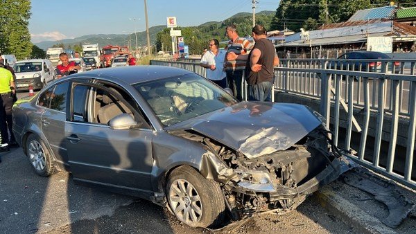 İKİ AYRI KAZADA 12´Sİ ÇOCUK 19 KİŞİ YARALANDI - 2