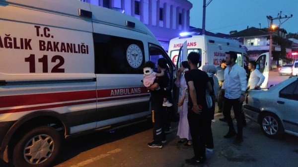 İKİ AYRI KAZADA 12´Sİ ÇOCUK 19 KİŞİ YARALANDI - 7