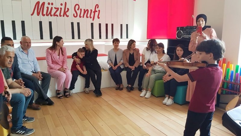 Kapuz İlkokulu’na müzik sınıfı… Açılışı İl Milli Eğitim Müdürü Aldoğan yaptı - 1