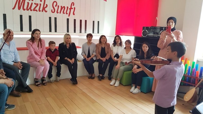 Kapuz İlkokulu’na müzik sınıfı… Açılışı İl Milli Eğitim Müdürü Aldoğan yaptı - 13