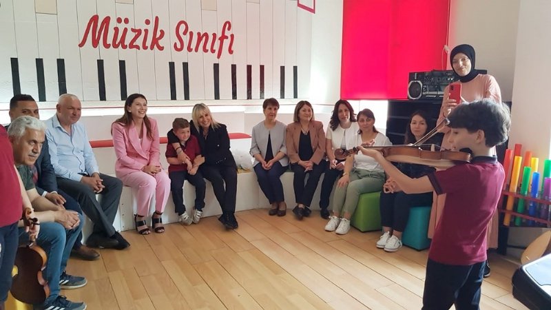 Kapuz İlkokulu’na müzik sınıfı… Açılışı İl Milli Eğitim Müdürü Aldoğan yaptı - 2