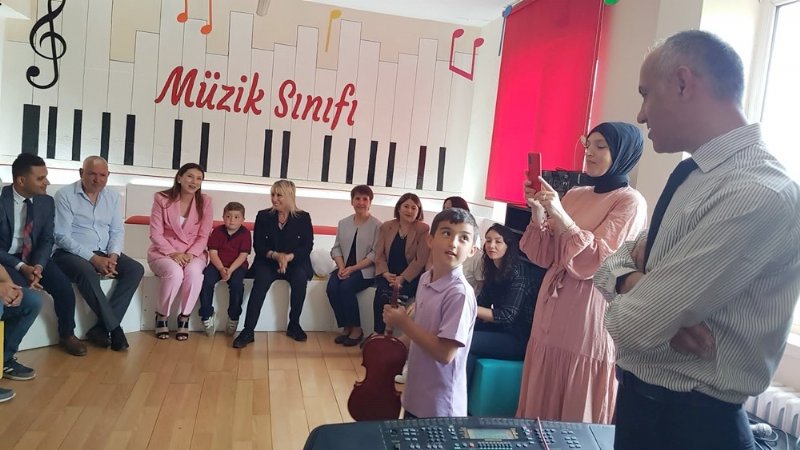 Kapuz İlkokulu’na müzik sınıfı… Açılışı İl Milli Eğitim Müdürü Aldoğan yaptı - 3