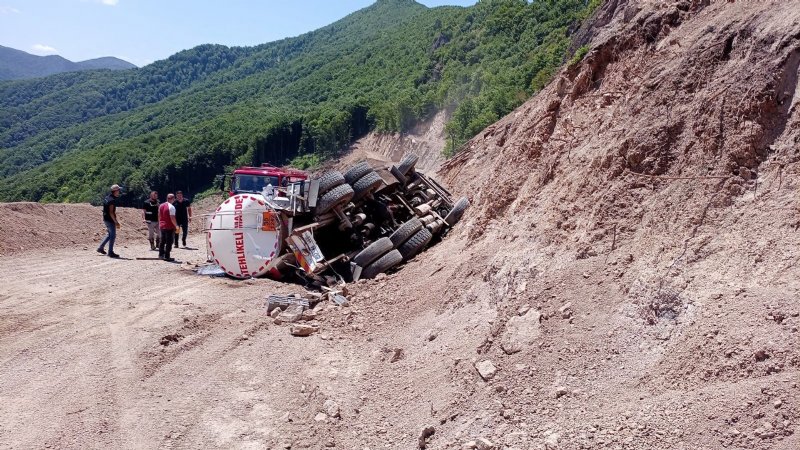 TANKER DEVRİLDİ: 2 YARALI - 1