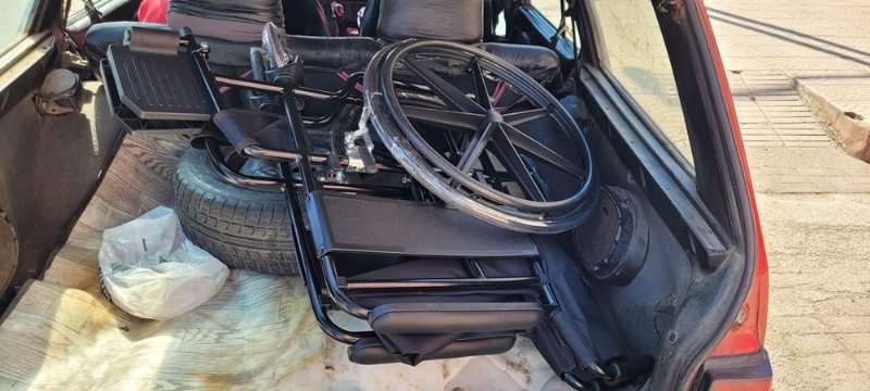 İş insanından tekerlekli sandalye desteği - 1