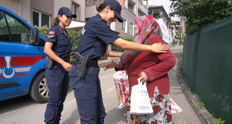 Jandarma ekipleri şehit annesi için fındık topladı… KİMSESİZİN KİMSESİ OLDULAR - 2