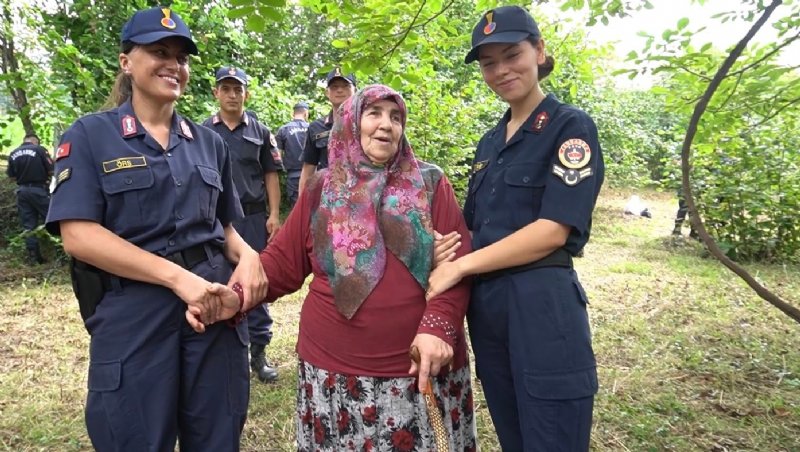 Jandarma ekipleri şehit annesi için fındık topladı… KİMSESİZİN KİMSESİ OLDULAR - 3