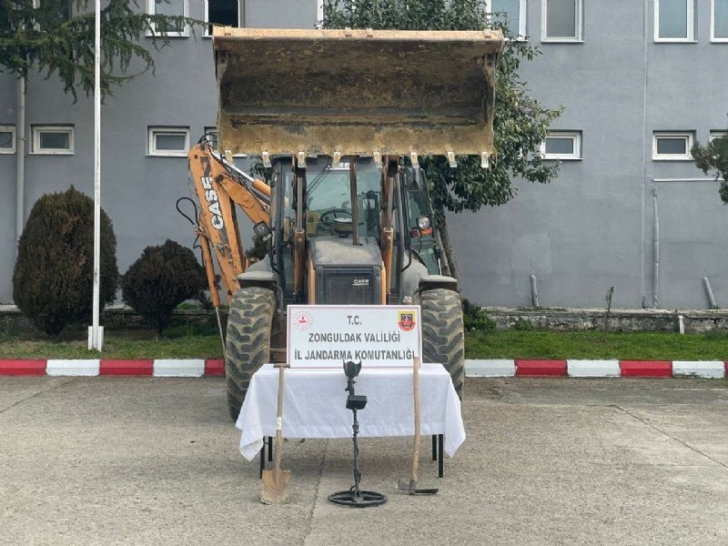DEFİNECİLER SUÇÜSTÜ YAKALANDI - 1