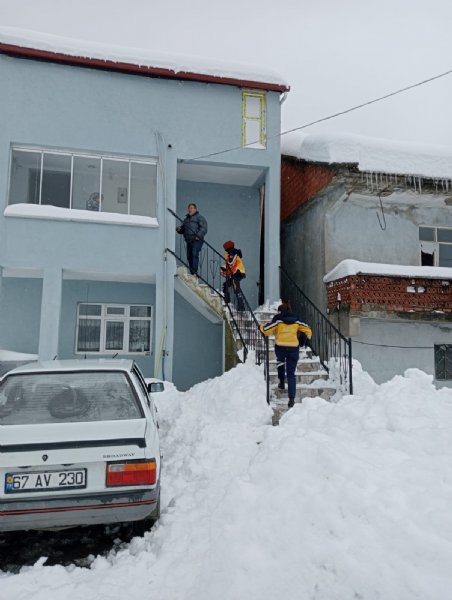 Ekipler hasta kadına güçlükle ulaştı... ZORLU MÜCADELE - 2