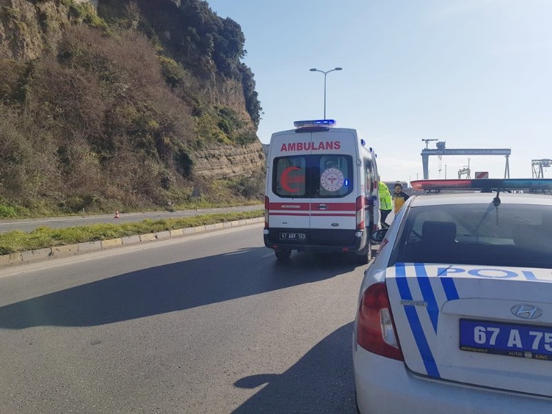 Motosiklet devrildi, sürücü yaralandı - 1
