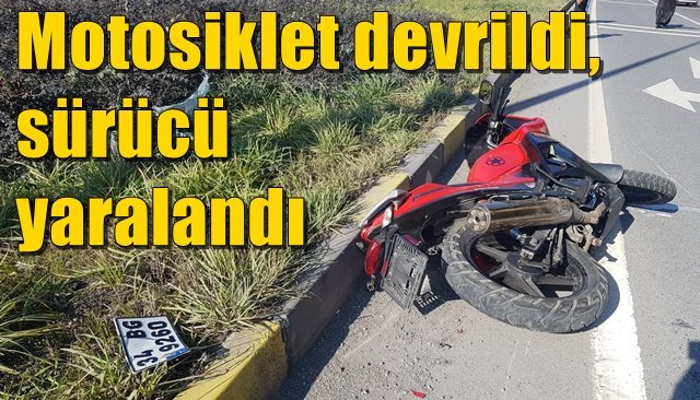 Motosiklet devrildi, sürücü yaralandı