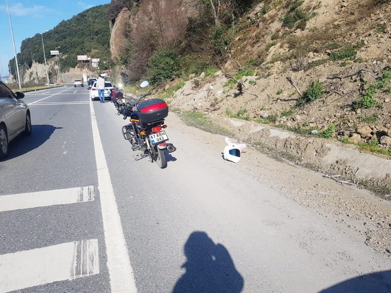 Motosiklet devrildi, sürücü yaralandı - 3