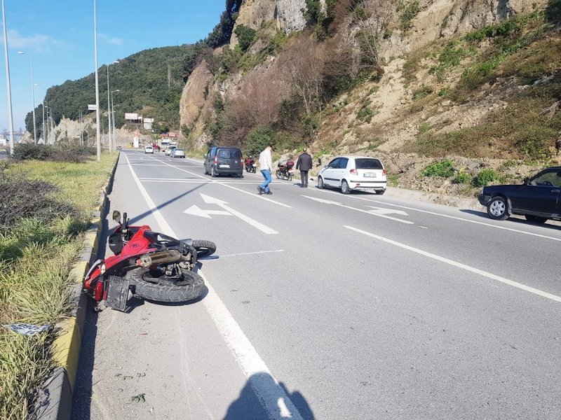 Motosiklet devrildi, sürücü yaralandı - 4