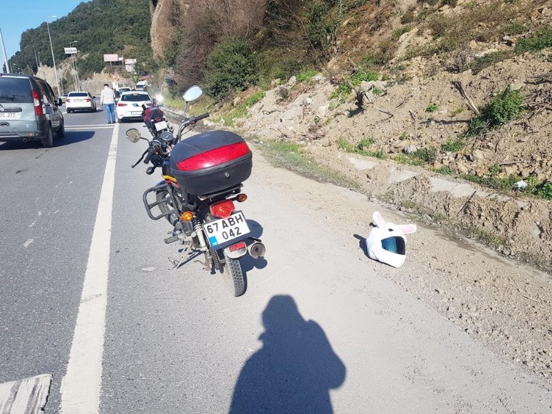 Motosiklet devrildi, sürücü yaralandı - 5