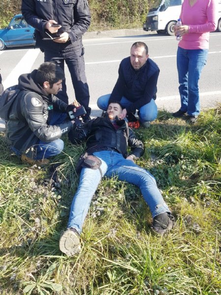 Motosiklet devrildi, sürücü yaralandı - 8
