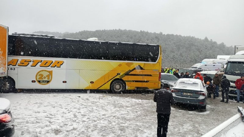 TEM´DE ZİNCİRLEME KAZA; YOL TRAFİĞE KAPANDI!  - 4