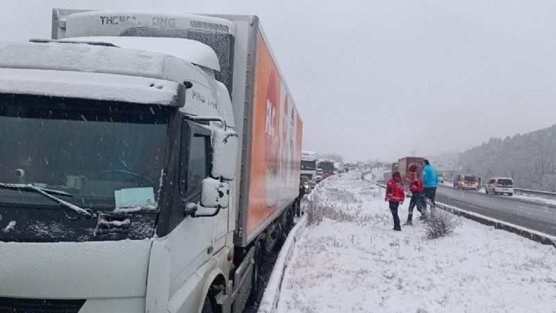 TEM´DE ZİNCİRLEME KAZA; YOL TRAFİĞE KAPANDI!  - 5