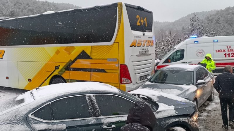 TEM´DE ZİNCİRLEME KAZA; YOL TRAFİĞE KAPANDI!  - 6