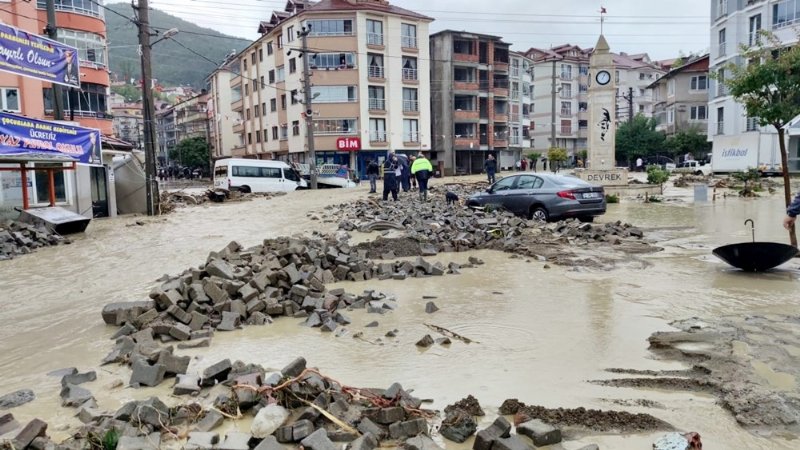 Ereğli ve Devrek’te işyerleri zarar gördü, evleri su bastı... SEL! - 3