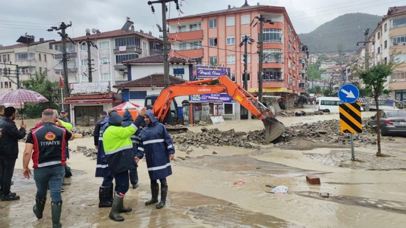 Ereğli ve Devrek’te işyerleri zarar gördü, evleri su bastı... SEL! - 5