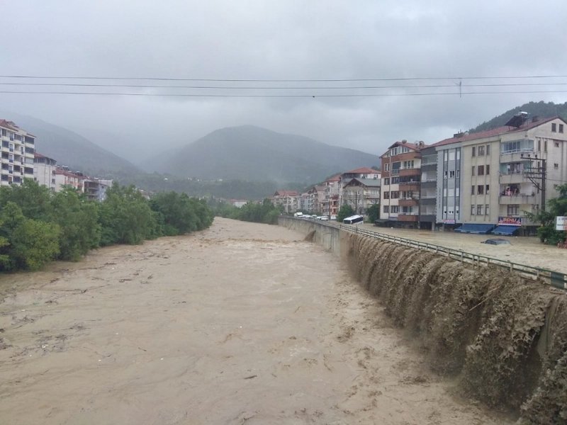 Ereğli ve Devrek’te işyerleri zarar gördü, evleri su bastı... SEL! - 9