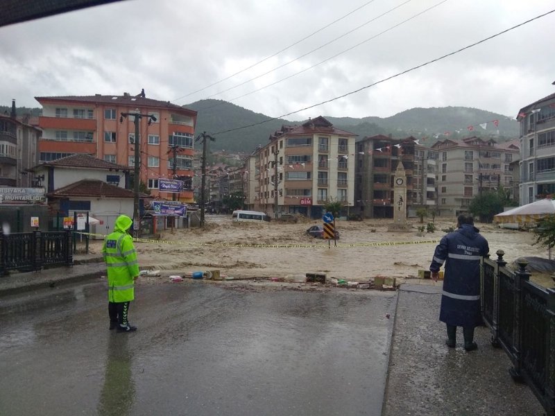 Ereğli ve Devrek’te işyerleri zarar gördü, evleri su bastı... SEL! - 10