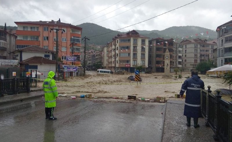 Ereğli ve Devrek’te işyerleri zarar gördü, evleri su bastı... SEL! - 13