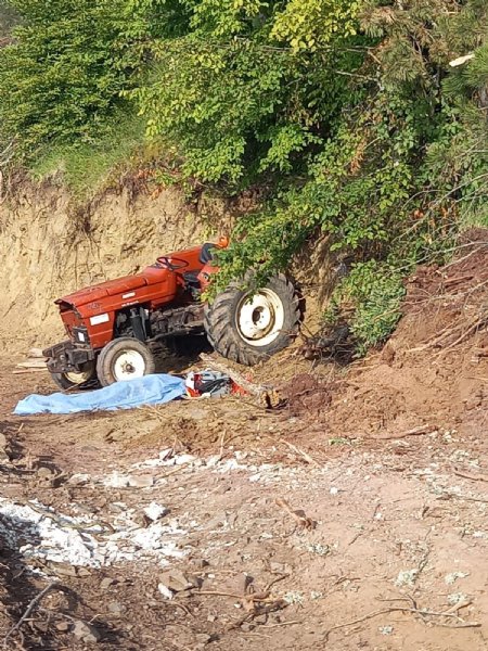 ŞARAMPOLE DEVRİLEN TRAKTÖRÜN SÜRÜCÜSÜ ÖLDÜ - 1