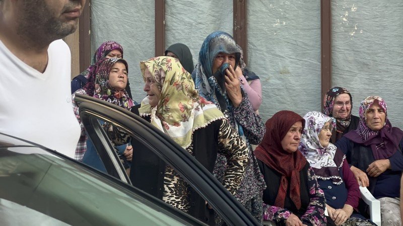 Vahşet! Annesinin cesedinden kestiği vücut parçalarını, çamdan attı - 1