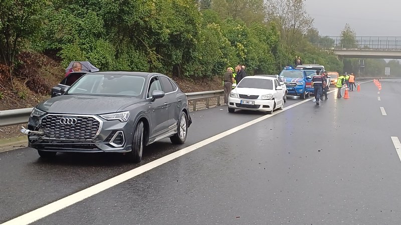 OTOYOLDA SAĞANAK YAĞIŞ KAZAYA SEBEP OLDU: 1 ÖLÜ, 2 YARALI - 3