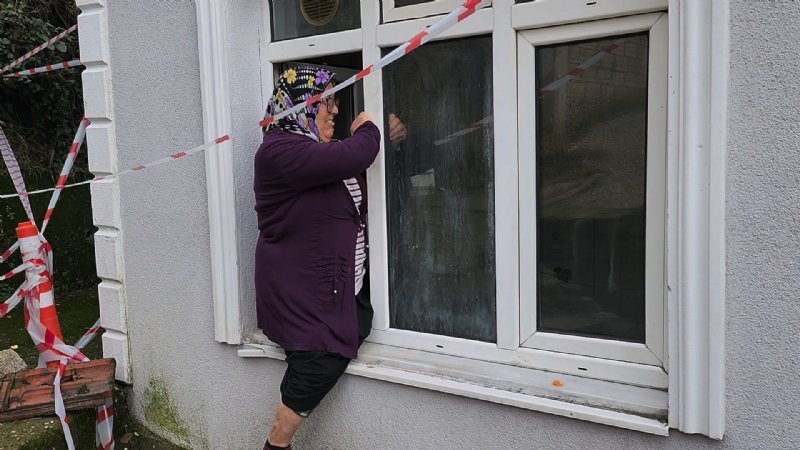 YAŞLI ÇİFT, HEYELAN NEDENİYLE EVLERİNE PENCEREDEN GİREBİLİYOR! - 4