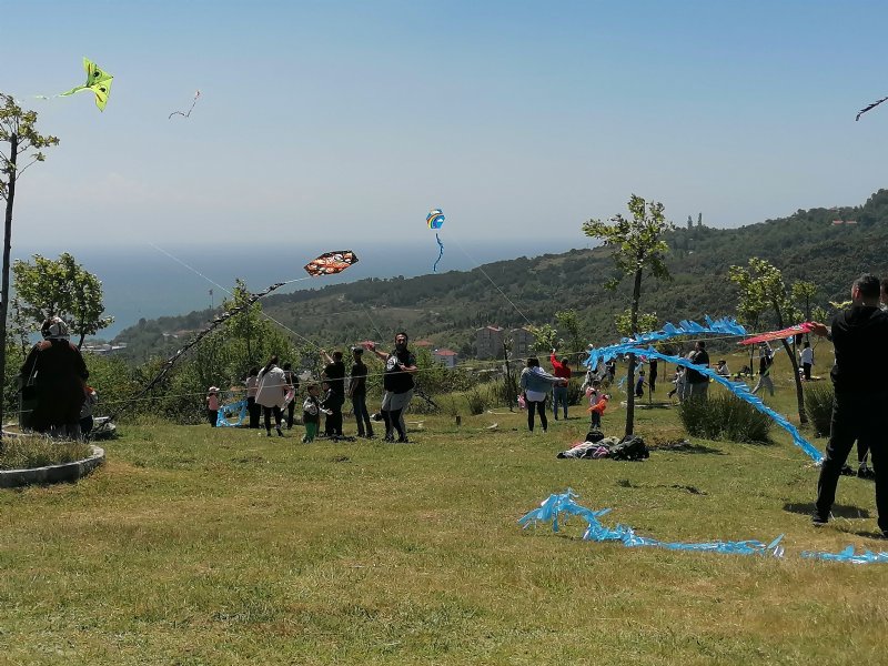 BUGÜN ÇOCUKLARIN GÜNÜYDÜ, GÖKYÜZÜ RENGARENKTİ - 6