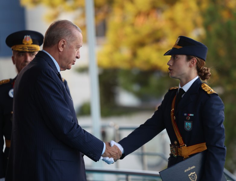 Kara, Hava ve Deniz Harp Okullarının birincileri kadın teğmenler oldu - 3