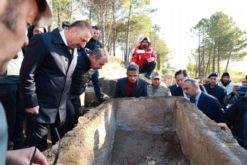 BULUNAN ROMA DÖNEMİ  LAHİTLERİ TÖRENLE AÇILDI - 1
