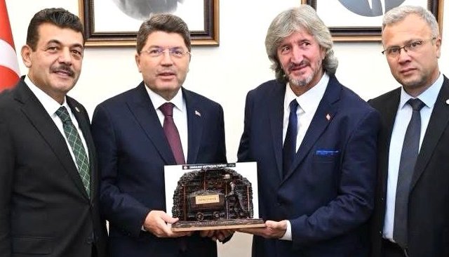 GAZETECİLER, BAKANA BRİFİNG VERDİ