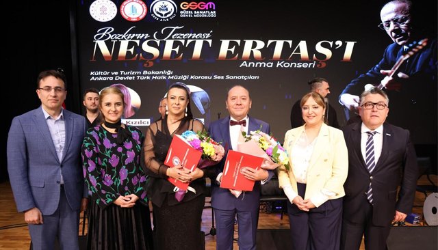 NEŞET ERTAŞ, TÜRKÜLERLE ANILDI