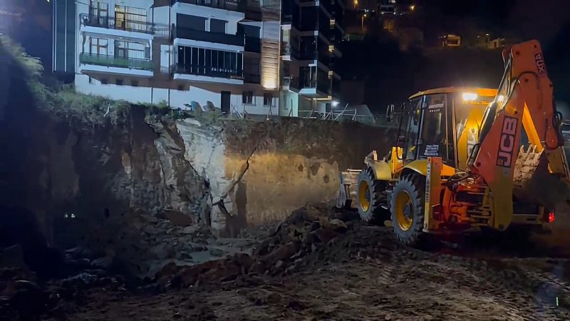 İNŞAAT ALANINDA  GÖÇÜK MEYDANA GELDİ - 1