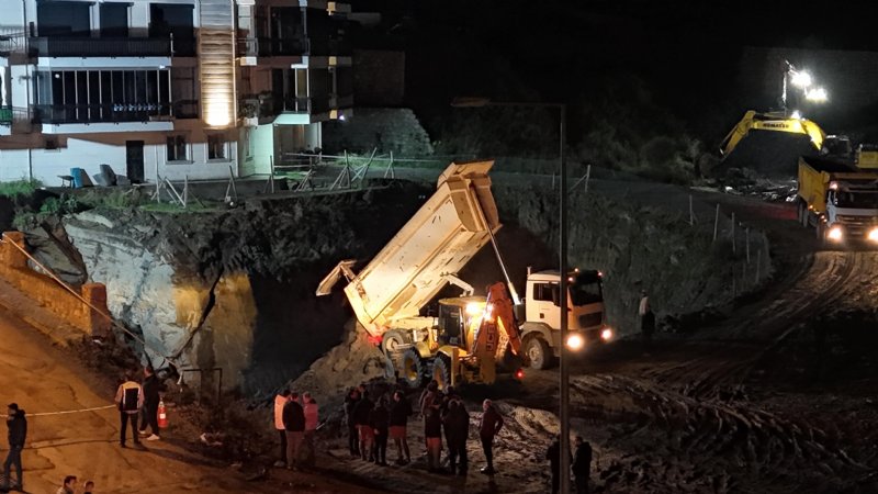 İNŞAAT ALANINDA  GÖÇÜK MEYDANA GELDİ - 3