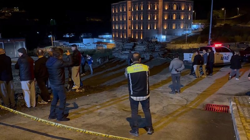 İNŞAAT ALANINDA  GÖÇÜK MEYDANA GELDİ - 4