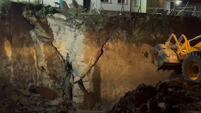 İNŞAAT ALANINDA  GÖÇÜK MEYDANA GELDİ - 7