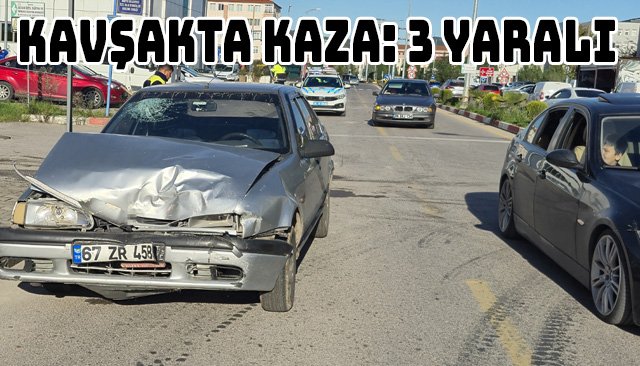 KAVŞAKTA KAZA: 3 YARALI