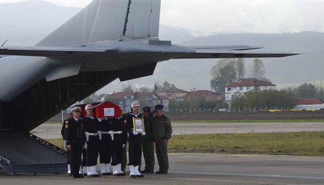 Şehidin naaşı Zonguldak Havalimanı´nda karşılandı