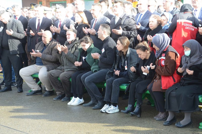 Şehidin naaşı Zonguldak Havalimanı´nda karşılandı - 2