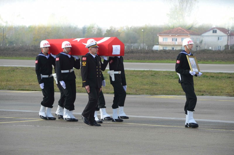 Şehidin naaşı Zonguldak Havalimanı´nda karşılandı - 3