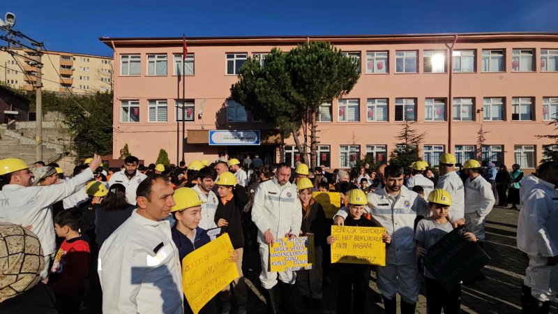 MADENDEN ÇIKIP  OKULA KOŞTULAR - 3