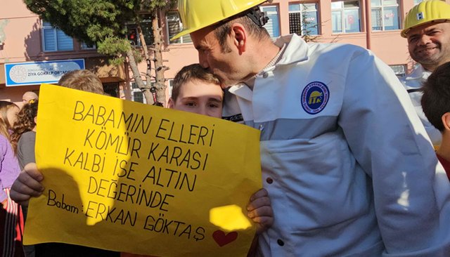 MADENDEN ÇIKIP  OKULA KOŞTULAR