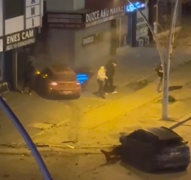 PARK HALİNDEKİ ARACA ÇARPTI - 2