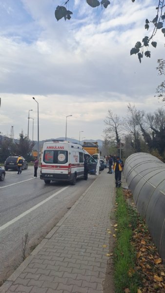 TIR, OTOMOBİLE ÇARPTI; 1 YARALI - 3